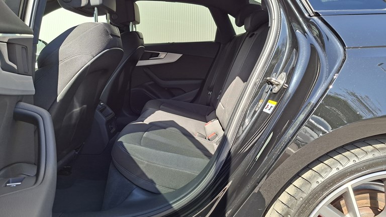 Rabljeno vozilo Audi A4 40 TDI S-tronic S-line Diesel