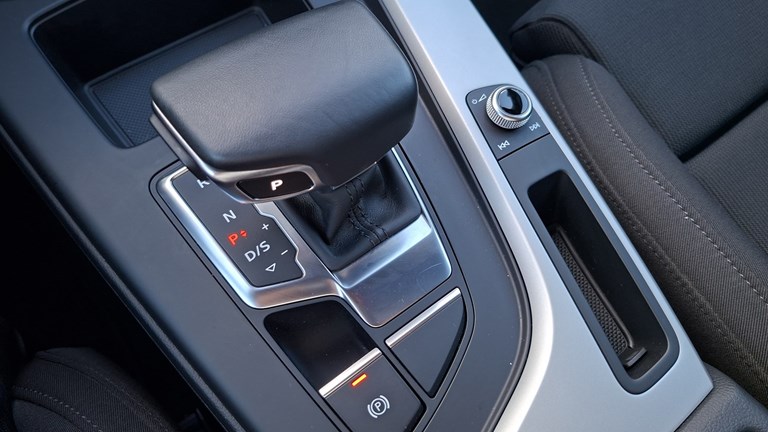 Rabljeno vozilo Audi A4 40 TDI S-tronic S-line Diesel