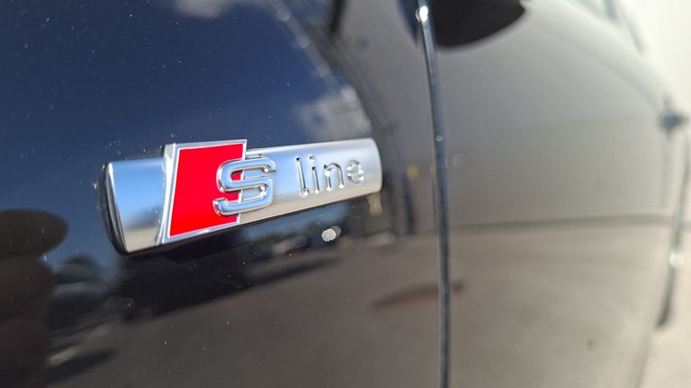 Rabljeno vozilo Audi A4 40 TDI S-tronic S-line Diesel