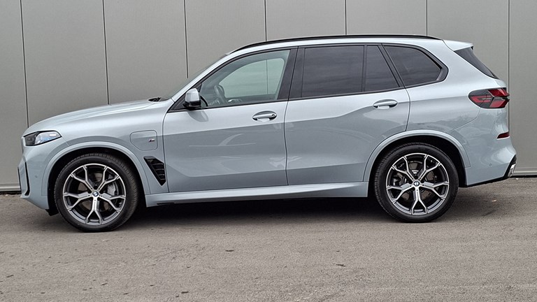 Rabljeno vozilo BMW X5 50e xDrive M-Sport 490, Benzin