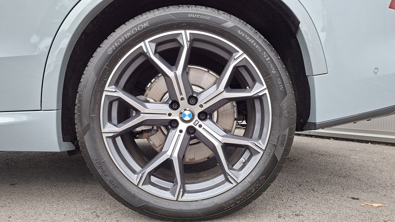 Rabljeno vozilo BMW X5 50e xDrive M-Sport 490, Benzin