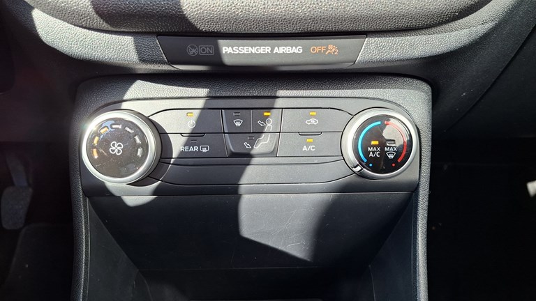 Rabljeno vozilo Ford Fiesta 1.1i, Benzin