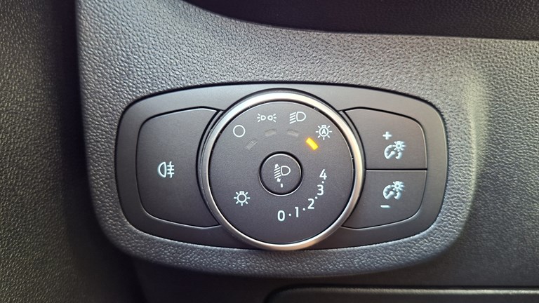 Rabljeno vozilo Ford Fiesta 1.1i, Benzin