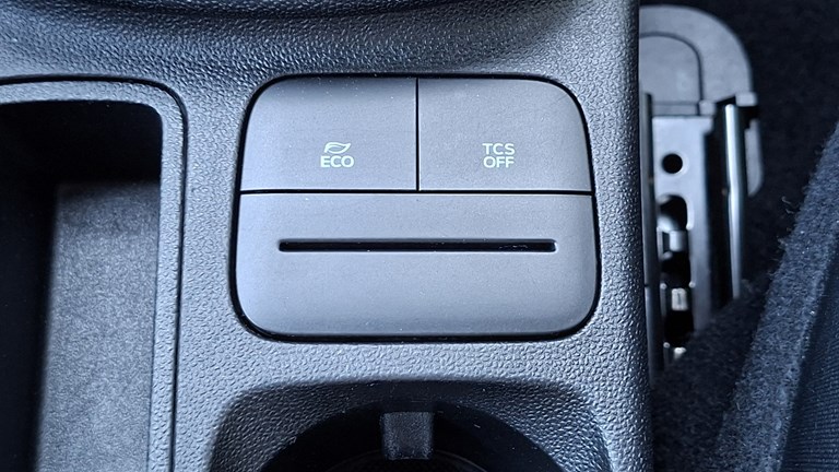 Rabljeno vozilo Ford Fiesta 1.1i, Benzin