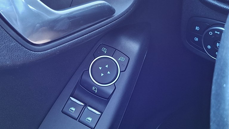 Rabljeno vozilo Ford Fiesta 1.1i, Benzin