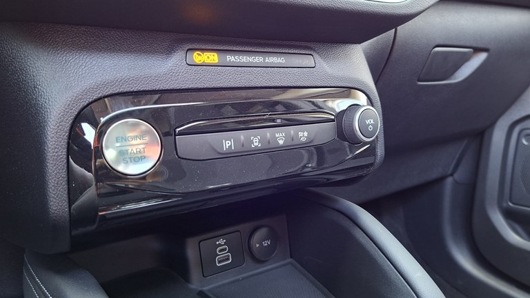 Rabljeno vozilo Ford Kuga 2.5 FHEV Automatic Active 180, Benzin