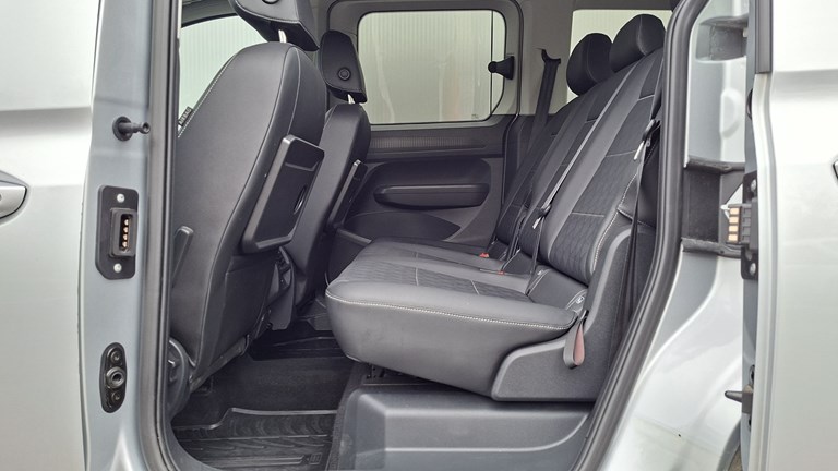 Ford Tourneo Connect 2.0 Ecoblue V761 Titanium (7 sjedala)
