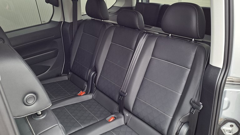 Ford Tourneo Connect 2.0 Ecoblue V761 Titanium (7 sjedala)