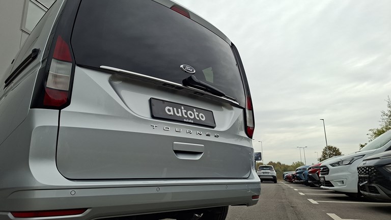 Ford Tourneo Connect 2.0 Ecoblue V761 Titanium (7 sjedala)