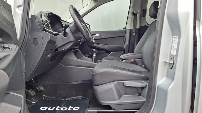 Ford Tourneo Connect 2.0 Ecoblue V761 Titanium (7 sjedala)