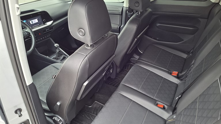 Ford Tourneo Connect 2.0 Ecoblue V761 Titanium (7 sjedala)