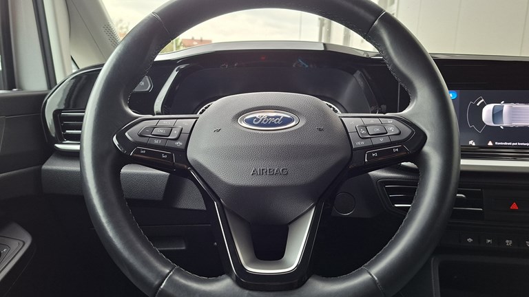 Ford Tourneo Connect 2.0 Ecoblue V761 Titanium (7 sjedala)
