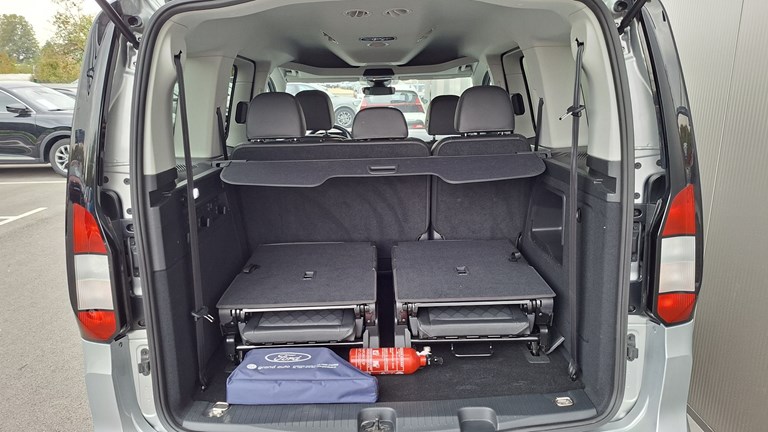 Ford Tourneo Connect 2.0 Ecoblue V761 Titanium (7 sjedala)
