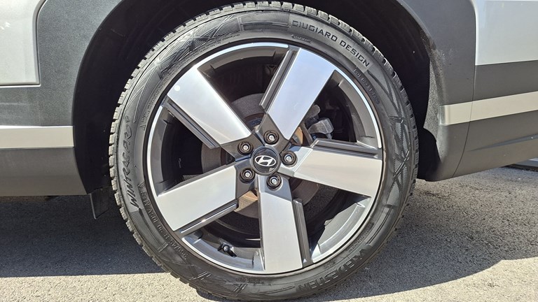 Rabljeno vozilo Hyundai Santa Fe 1.6 T-GDI HEV Automatic 4x4 215 (7 sjedala), Benzin