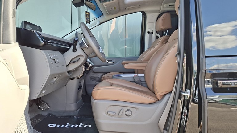 Rabljeno vozilo Hyundai Staria 2.2 CRDI 4x4 Automatic (7 sjedala), Diesel