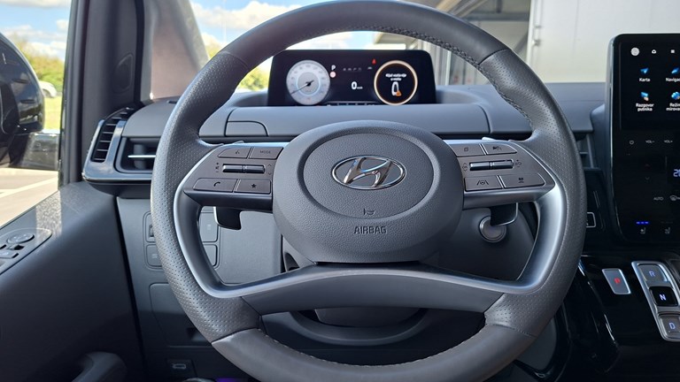 Rabljeno vozilo Hyundai Staria 2.2 CRDI 4x4 Automatic (7 sjedala), Diesel