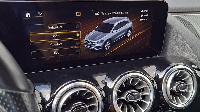 Rabljeno vozilo Mercedes GLA 200d Automatic AMG, Diesel