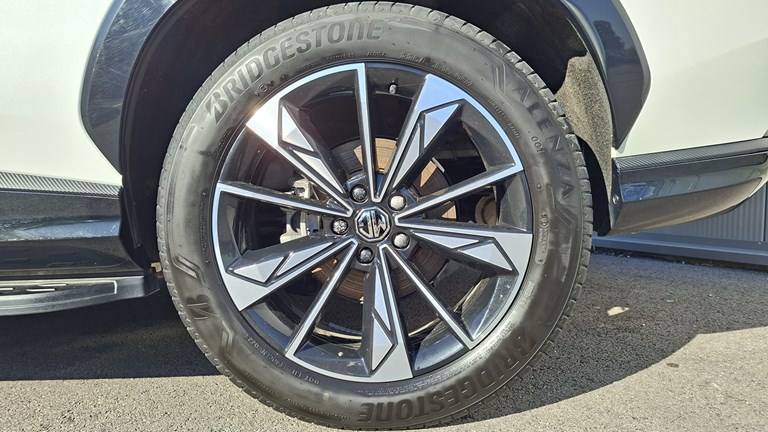 Rabljeno vozilo MG HS 1.5 PHEV Automatic 272, Benzin