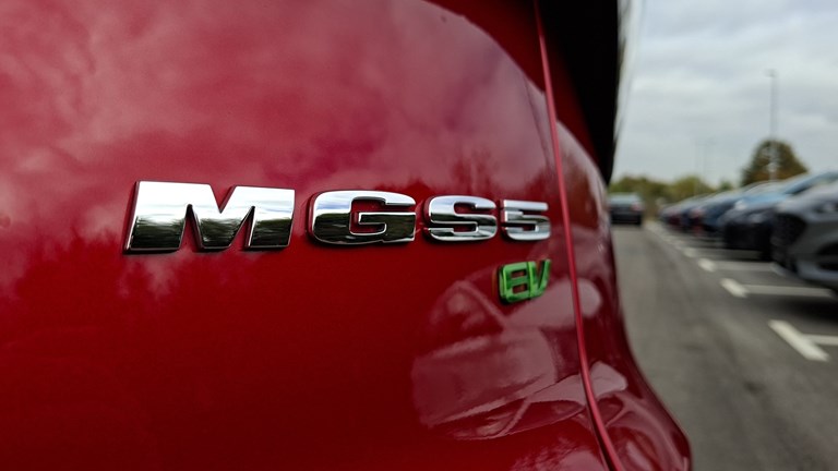 MG S5 EV Luxury Long Range 231