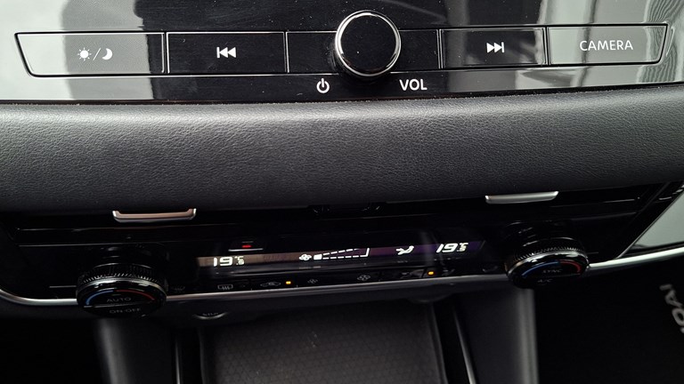 Rabljeno vozilo Nissan Qashqai 1.3 DIG-T MHEV Automatic N-Connecta, Benzin