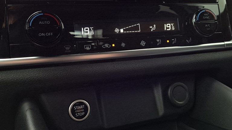 Rabljeno vozilo Nissan Qashqai 1.3 DIG-T MHEV Automatic N-Connecta, Benzin