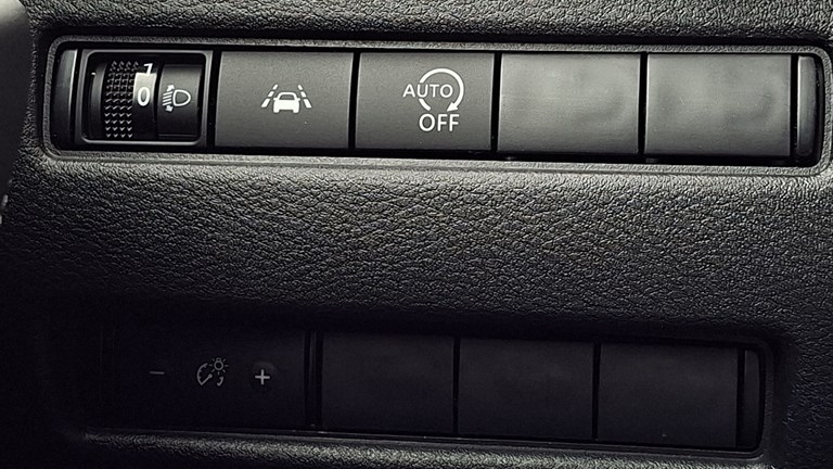 Rabljeno vozilo Nissan Qashqai 1.3 DIG-T MHEV Automatic N-Connecta, Benzin