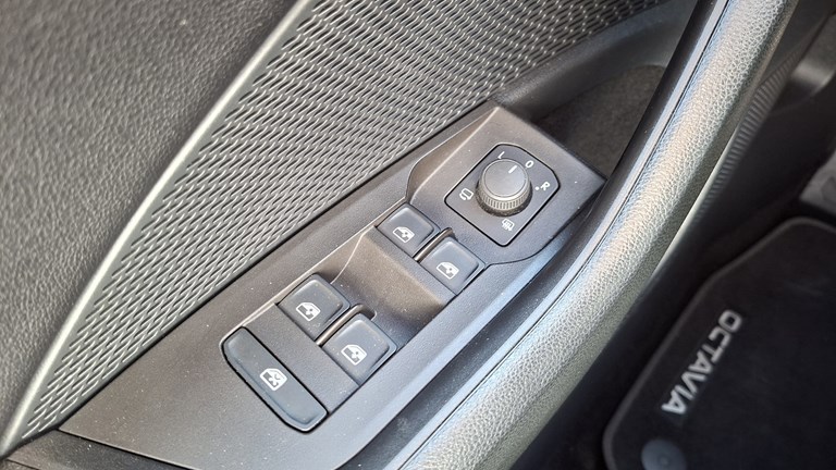 Rabljeno vozilo Škoda Octavia Combi 2.0 TDI DSG, Diesel