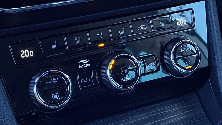 Rabljeno vozilo Škoda Superb 2.0 TDI DSG, Diesel