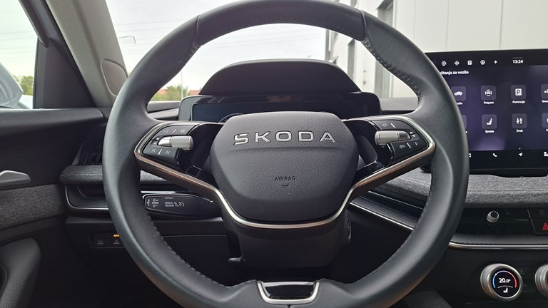 Rabljeno vozilo Škoda Superb Combi 2.0 TDI DSG, Diesel