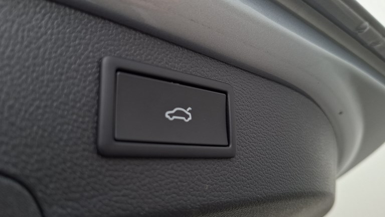 Rabljeno vozilo Škoda Superb Combi 2.0 TDI DSG, Diesel