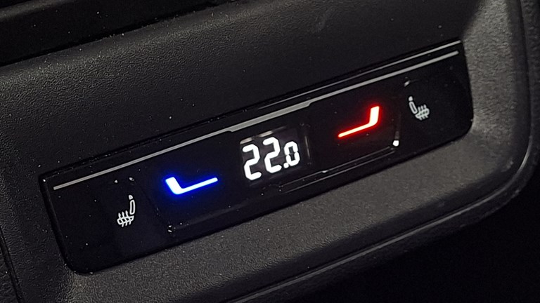Rabljeno vozilo Škoda Superb Combi 2.0 TDI DSG, Diesel
