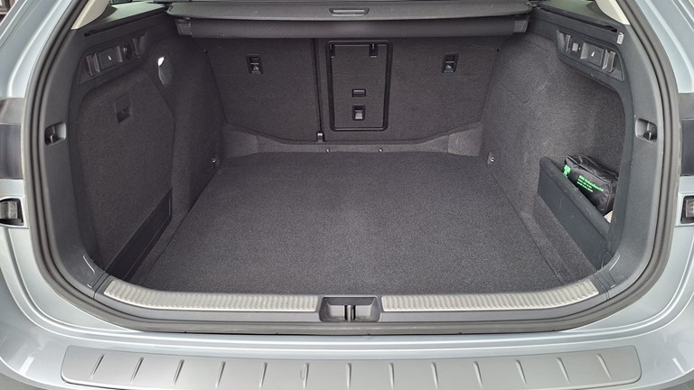 Rabljeno vozilo Škoda Superb Combi 2.0 TDI DSG, Diesel