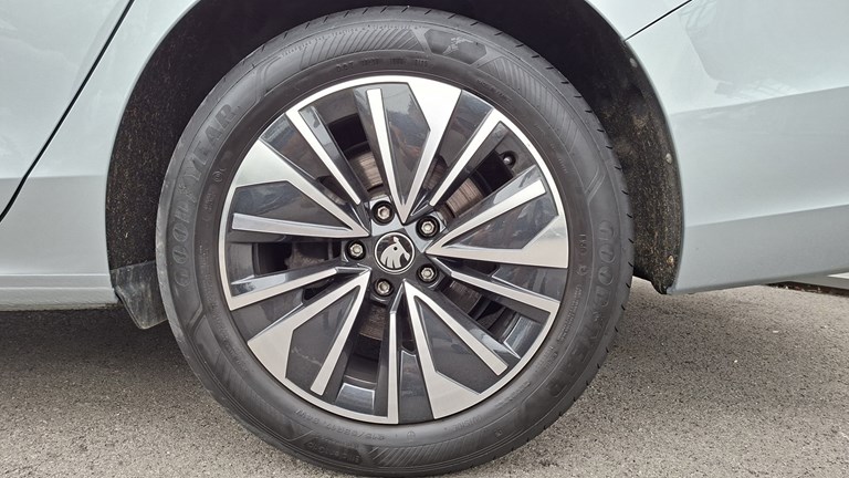 Rabljeno vozilo Škoda Superb Combi 2.0 TDI DSG, Diesel