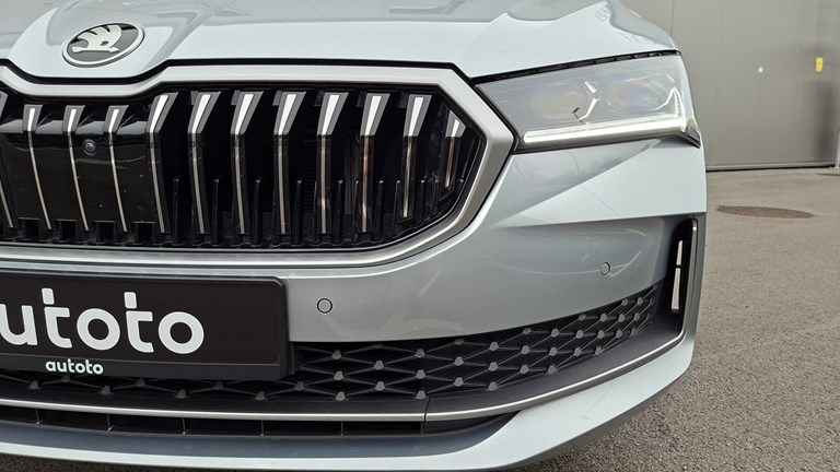 Rabljeno vozilo Škoda Superb Combi 2.0 TDI DSG, Diesel