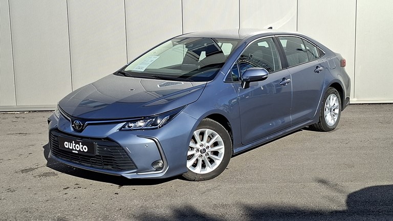 Rabljeno vozilo Toyota Corolla 1.5, Benzin