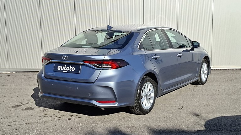 Rabljeno vozilo Toyota Corolla 1.5, Benzin