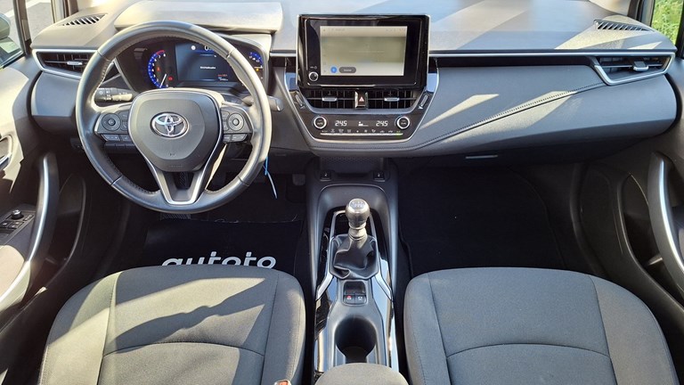 Rabljeno vozilo Toyota Corolla 1.5, Benzin