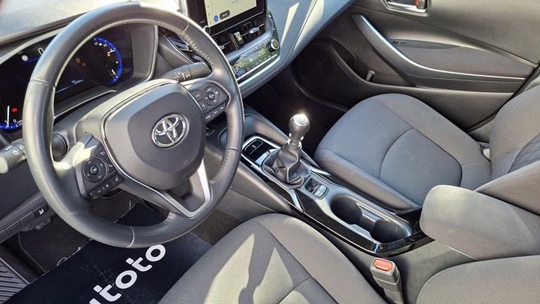 Rabljeno vozilo Toyota Corolla 1.5, Benzin