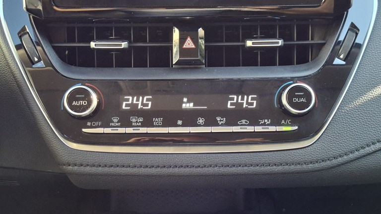 Rabljeno vozilo Toyota Corolla 1.5, Benzin