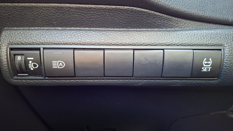 Rabljeno vozilo Toyota Corolla 1.5, Benzin