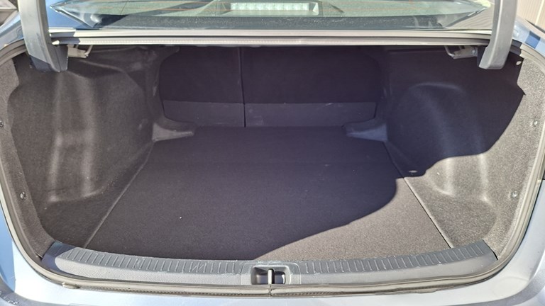 Rabljeno vozilo Toyota Corolla 1.5, Benzin