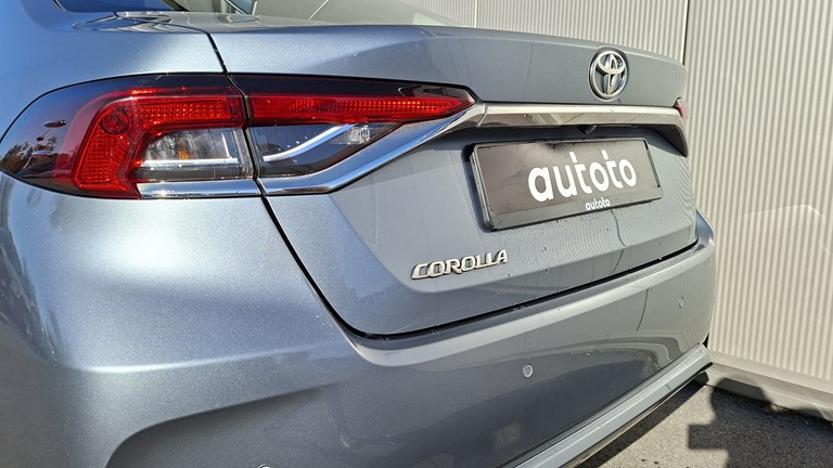 Rabljeno vozilo Toyota Corolla 1.5, Benzin
